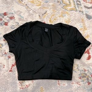 black v neck crop top